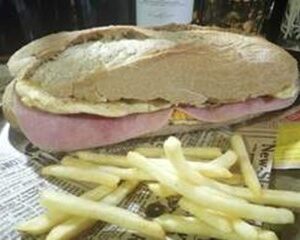 Bocadillo De Polo Con Ovo